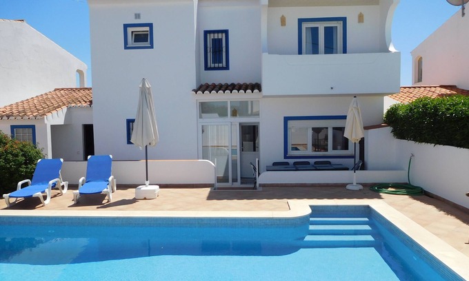 Almadena Villa | Attractive and spacious 4 bedroom villa with private pool AL No 34179
