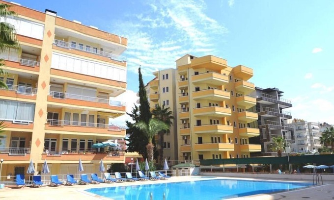 Mahmutlar Apartment | Attractive apartment - right down to the beach