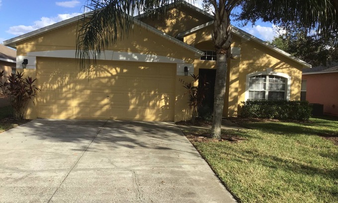 Silver Creek House | Attractive, spacious holiday villa. Heated pool/spa included and free internet.
