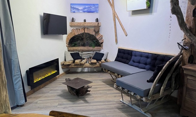 Tarascon-sur-Ariege Apartment | Atypical apartment at the crossroads of the valleys close to all amenities