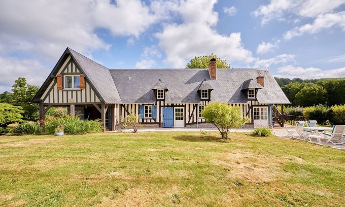 Livarot-Pays-d'Auge House | Au Cèdre Bleu - Longère avec Grand Jardin