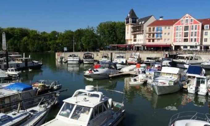 Cergy Apartment | Au cœur du port - CALME - 5 min à pied de la base de loisirs