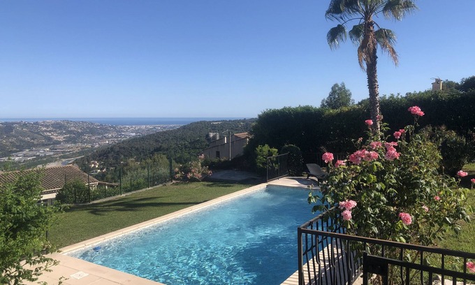 Gattieres Villa | Au Centre de la Côte Dazur Villa Familiale Avec Piscine au Calme