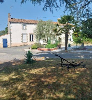 Faye-l'Abbesse Bed & Breakfast | Au granit bleu