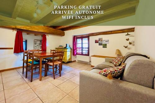 Saint-Pierre-d'Albigny Apartment | Au pied du château- Parking Wifi jardin - CLG Savoie