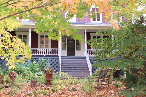 Saint-Pacome Hotel | Auberge Comme au premier jour