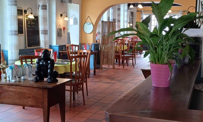 Dompierre-sur-Besbre Hotel | Auberge De L'Olive
