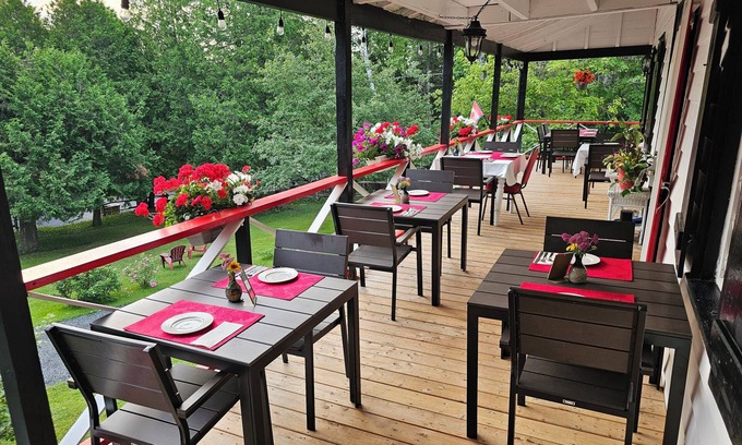 Pointe-au-Pic Bed & Breakfast | Auberge La Chatelaine