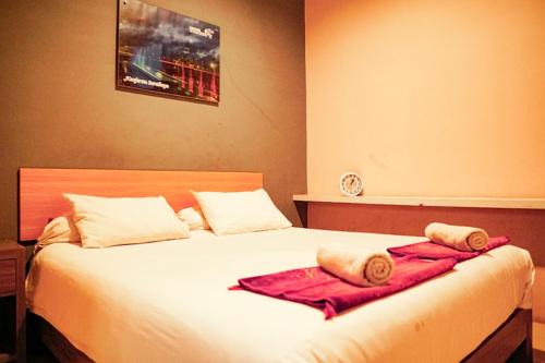 Darmo Hotel | Audah Syariah Residence Mitra RedDoorz