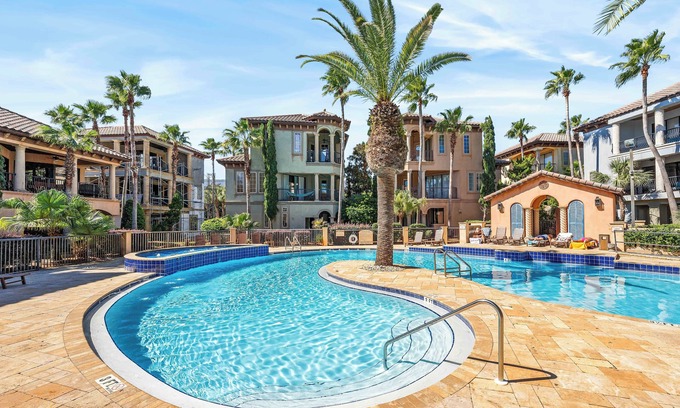 St. Tropez House | Aug-Oct Reduced!*Lagoon Pool*Heated Spa*Beach Gear!
