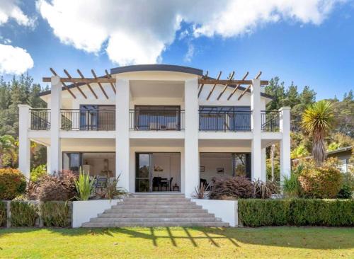 Pauanui Villa | Augusta Grand Pauanui, a Golfers Dream House