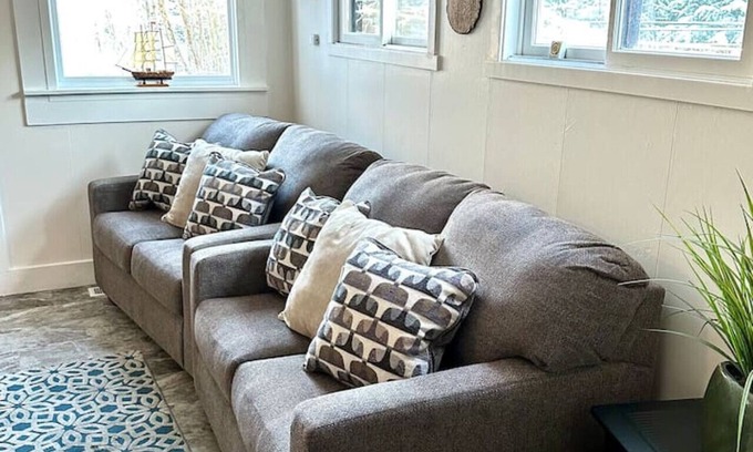 Juneau Cabin | Auke Ridge Retreat - a short walk to the harbor!