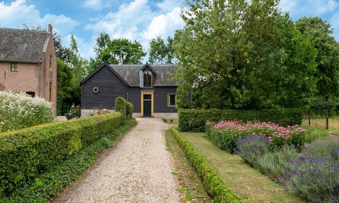 Deil Villa | Authentic coach house in Deil