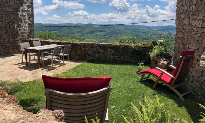 Saint-Laurent-d'Olt House | Authentic house in a small village, Nord-Aveyron, Aubrac, Le Lot