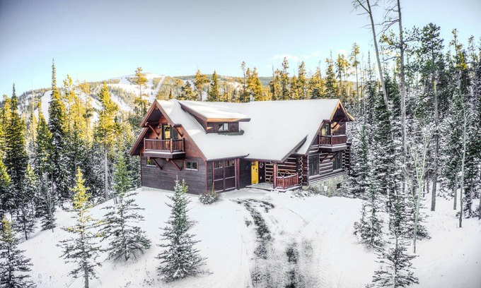 Powder Ridge House | Authentic Ski-in Ski-out Powder Ridge Log Cabin
