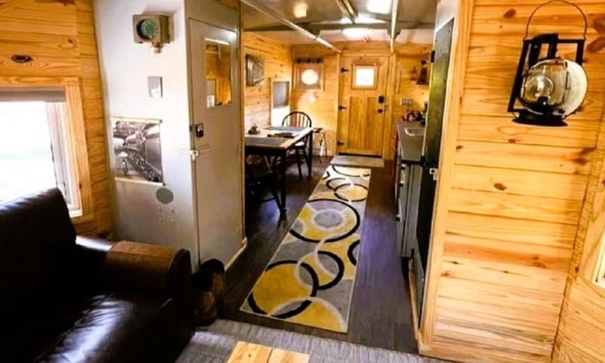 Valley Head Cabin | Authentic Train Caboose! Less than 5 minutes to Desoto Park, Falls, Mentone