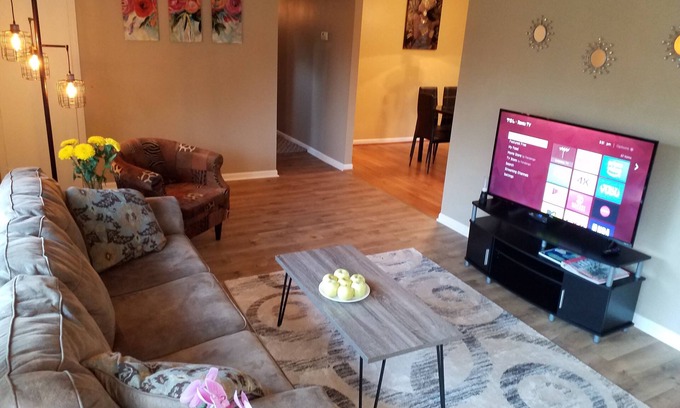 Rochester House | AUTUMN MAPLE HOUSE IN HENRIETTA, 3 BEDROOM, SPA SHOWER
