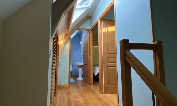 Houdain House | Aux jeux de Paume and its suite