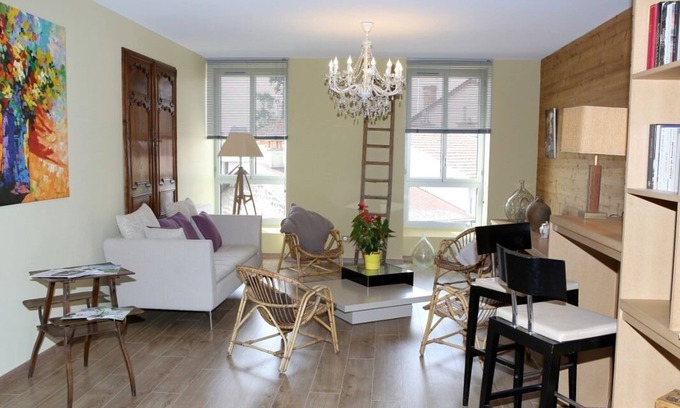 Saint-Laurent-de-Chamousset Bed & Breakfast | Aux Pierres Magiques