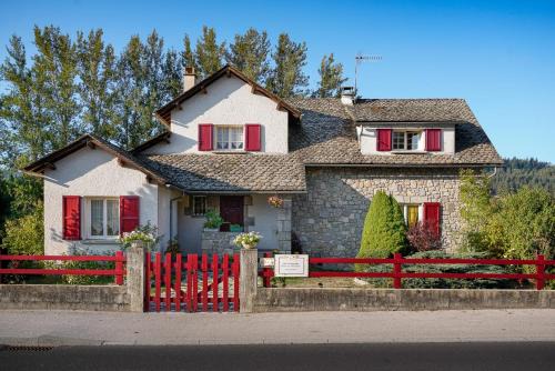 Le Malzieu-Ville Bed & Breakfast | Aux Peupliers