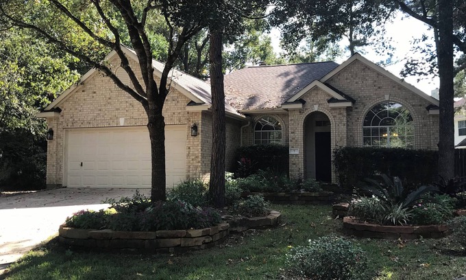 Alden Bridge House | Available now! Quiet cul-de-sac in The Woodlands, Huge fenced backyard