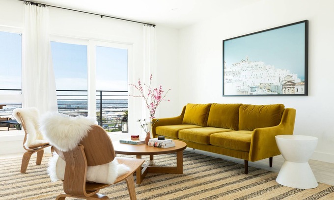 Middletown Apartment | Avalon 2 Unit Buyout (I & III) AvantStay | Mins to Gaslamp| Beautiful Deck w/BBQ