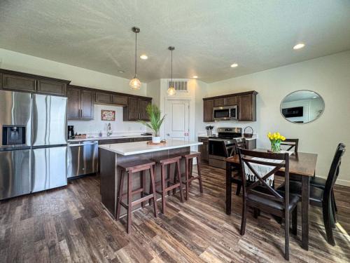 Garden City House | Avani Home, Dog friendly, close to Market, Marina