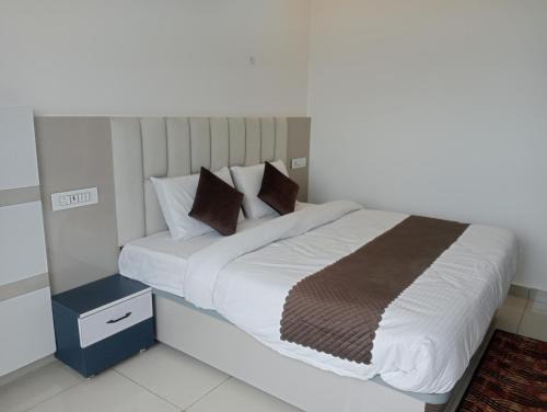Amb Hotel | Avantika Hotel