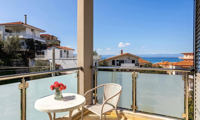 Avia House | Avia Blue Maisonette - Steps from the Sea