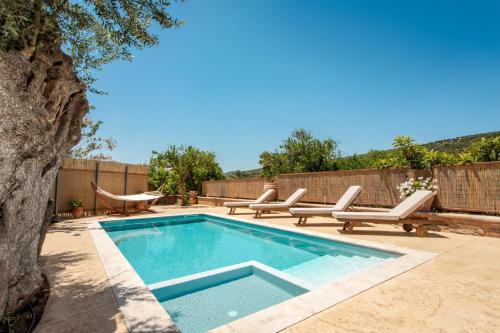 Sirili Villa | Avocado Villas