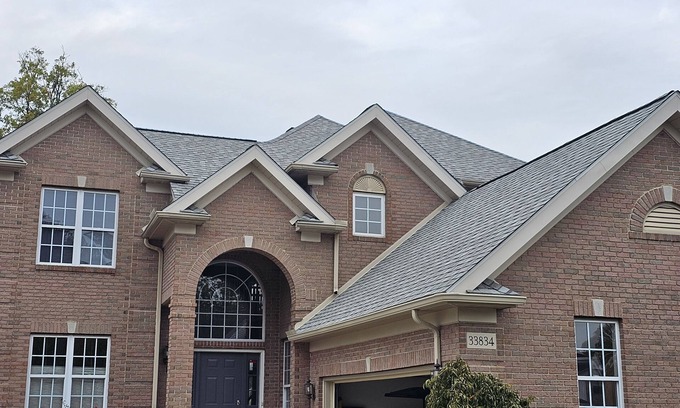 Avon House | Avon Lake, Avon golf course home, 1,000 s.f. open outdoor deck on course lake