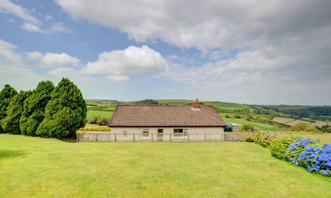 Tal-gareg House | Awel y Grug - Three Bedroom House, Sleeps 5