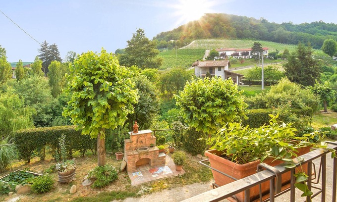 Monforte d'Alba Apartment | Awesome apartment in Monforte D'Alba
