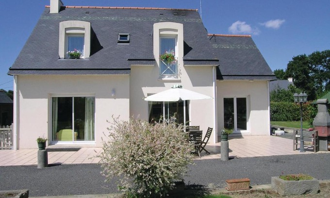Roz-Landrieux Apartment | Awesome Apartment In Roz-Landrieux