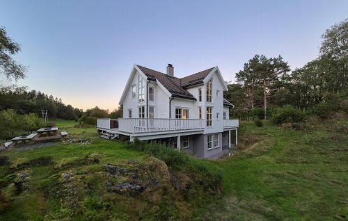 Tysnes House | Awesome Apartment In Uggdal With Wifi