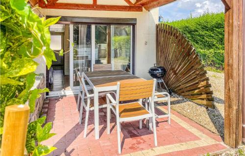 Criquetot-lʼEsneval House | Awesome Home In Criquetot-Lesneval