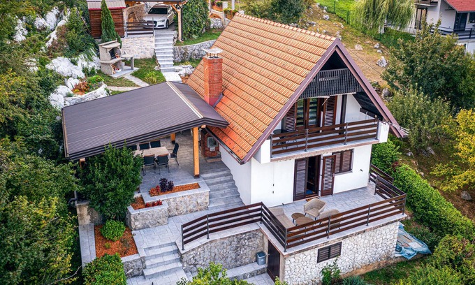 Duga Resa House | Awesome home in Donji Zvecaj with sauna