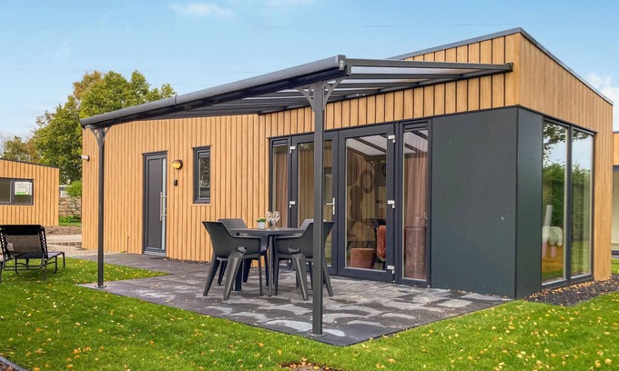 Heinkenszand House | Awesome home in Heinkenszand with WiFi