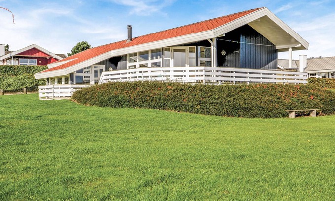 Hejlsminde Strand House | Awesome home in Hejls with sauna