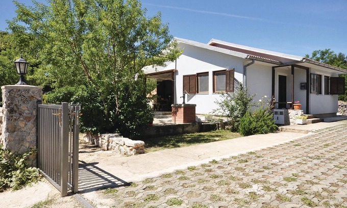 Jezera House | Awesome home in Jezera with WiFi
