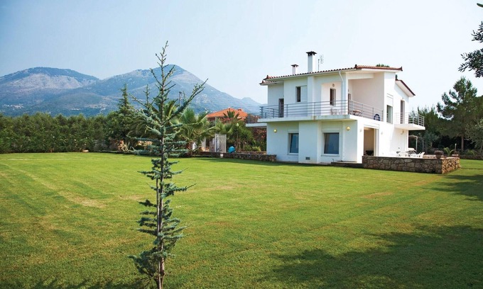 Kiparissia House | Awesome home in Kyparissia, Messinia
