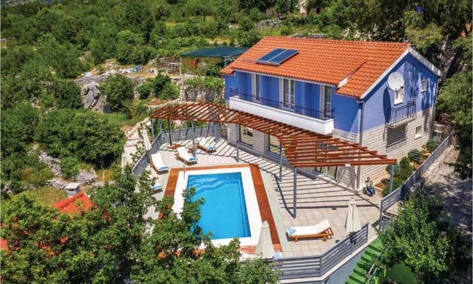 Lovrec House | Awesome home in Lovrec with 3 Bedrooms, WiFi and Heated swimming pool