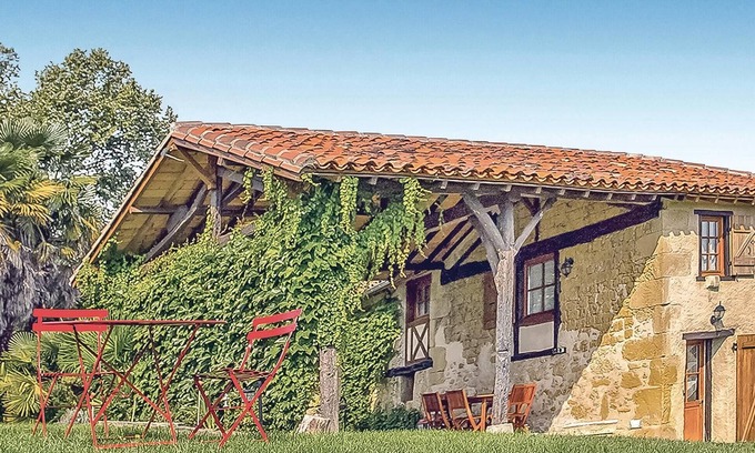 Masseube House | Awesome home in Masseube with sauna