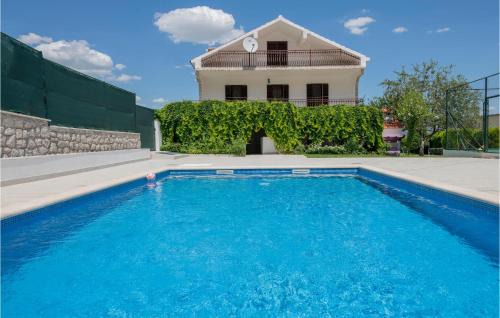 Runovici House | Awesome Home In Runovic With Wifi