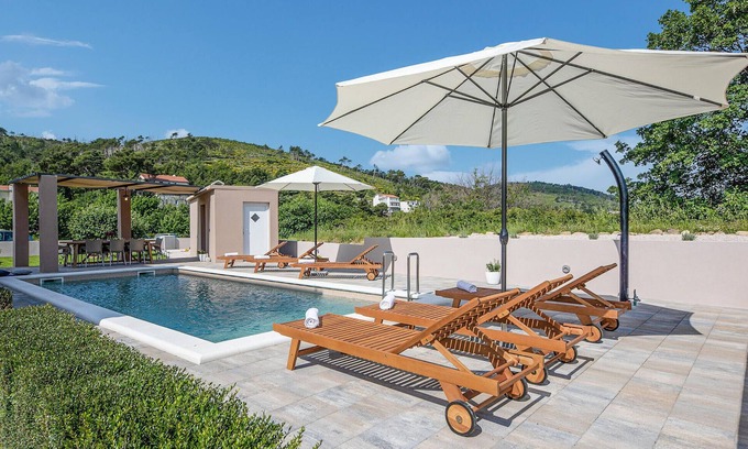 Tugare House | Awesome home in Tugare with kitchen