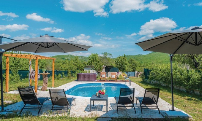 Unesic House | Awesome home in Unesic