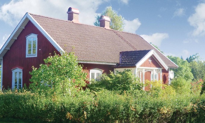 Langasjo House | Awesome home in Vissefjärda with sauna