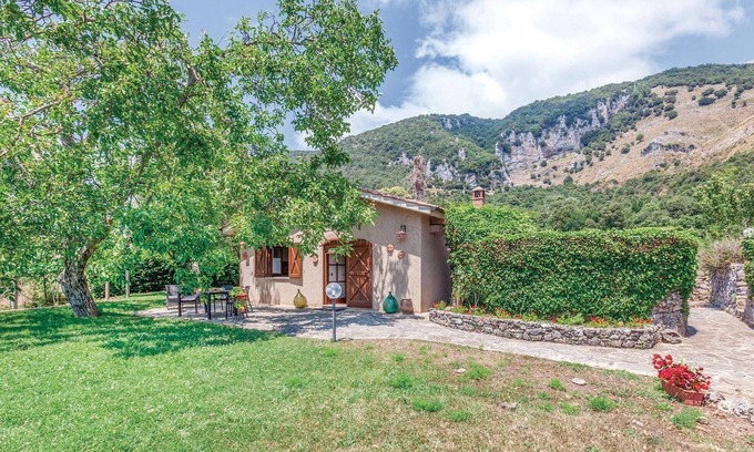 San Giovanni a Piro House | Awesome home in San Giovanni a Piro SA