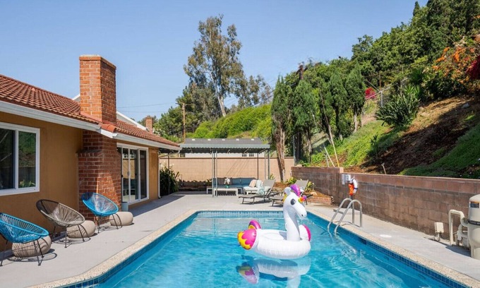 Montebello House | Azure Escape | Games| Close to DT| Swimming Pool