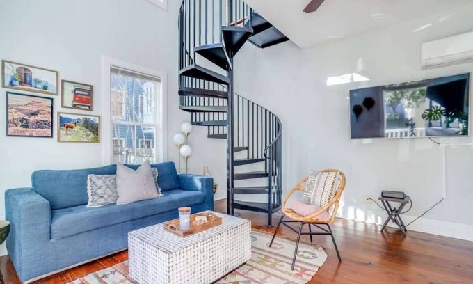 Downtown Charleston House | Azure Haven | Carriage Home Near King St + Parking